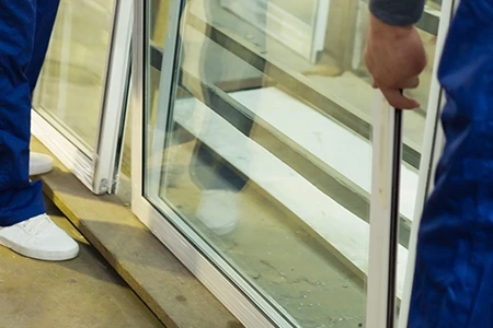 Commercial Glass Repair Technician in Oviedo, FL